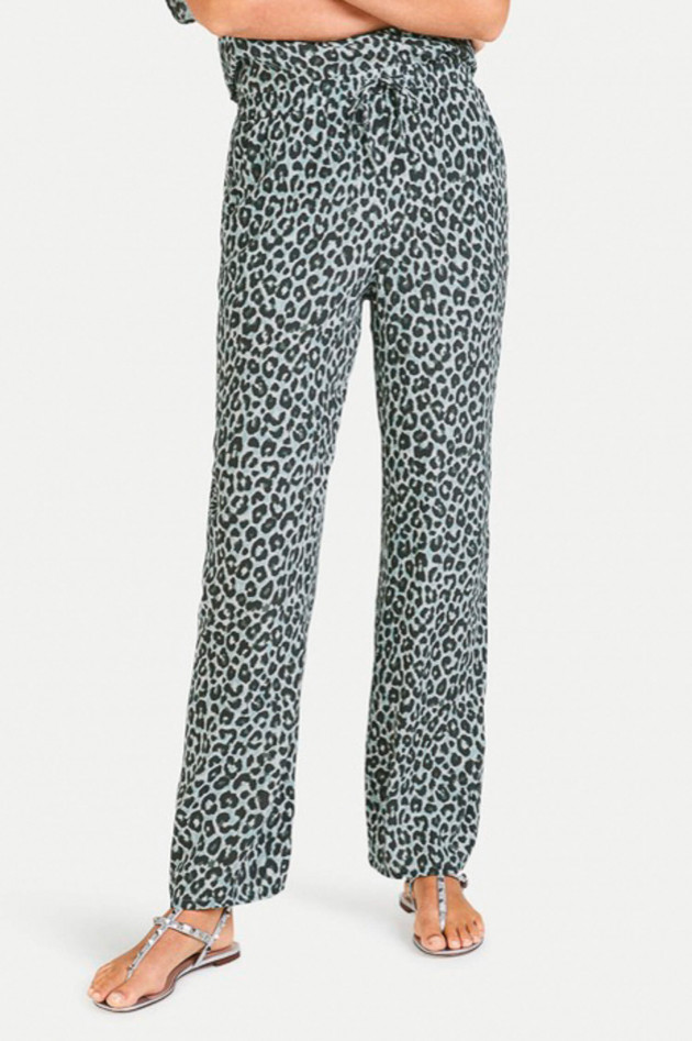 Juvia Hose aus Viskose mit Leopard-Print in Türkis