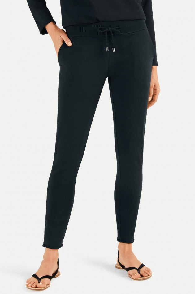 Juvia Slim Fit Sweatpants in Schwarz