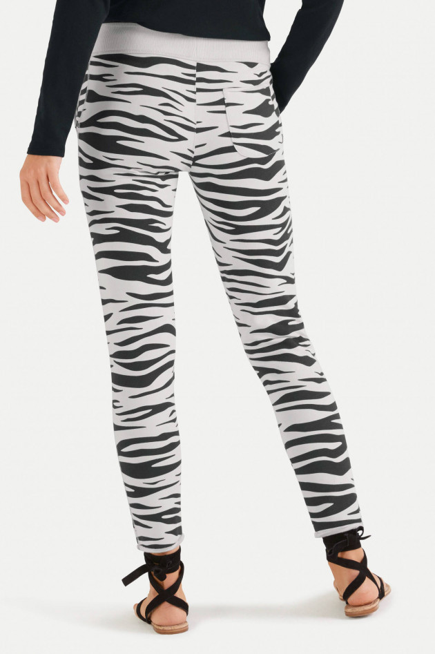 Juvia Sweatpants im Zebra-Design in Hellgrau/Schwarz