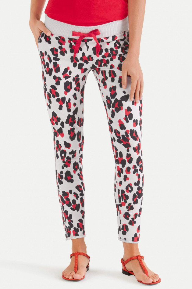 Juvia Sweatpants mit Leo-Print in Hellgrau/Rot