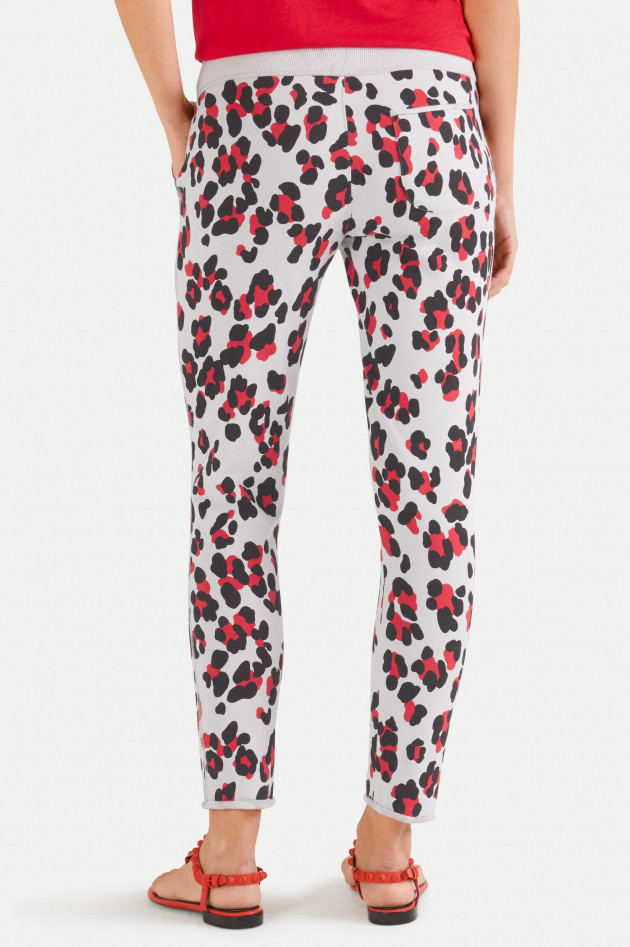 Juvia Sweatpants mit Leo-Print in Hellgrau/Rot