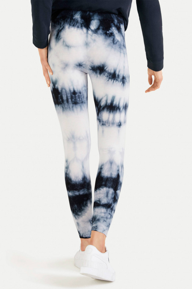 Juvia Leggings im Batik-Design in Navy