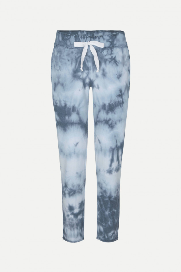 Juvia Slim Fit Sweatpants im Batik-Design