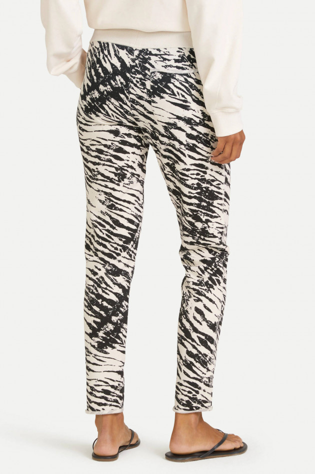 Juvia Sweatpants im Zebra-Design in Creme/Schwarz