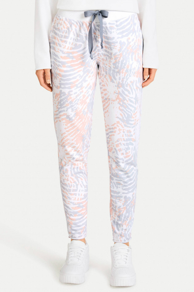Juvia Slim Fit Sweatpants mit Animal Print in Weiß