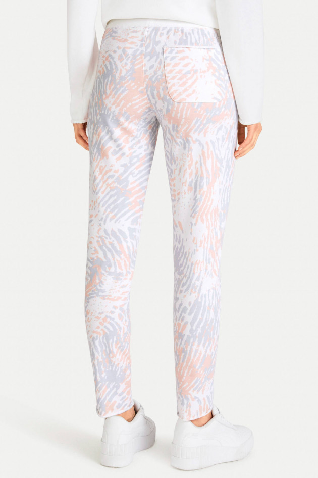 Juvia Slim Fit Sweatpants mit Animal Print in Weiß