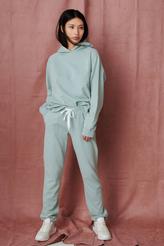 Juvia Casual Fit Sweatpants in Salbei