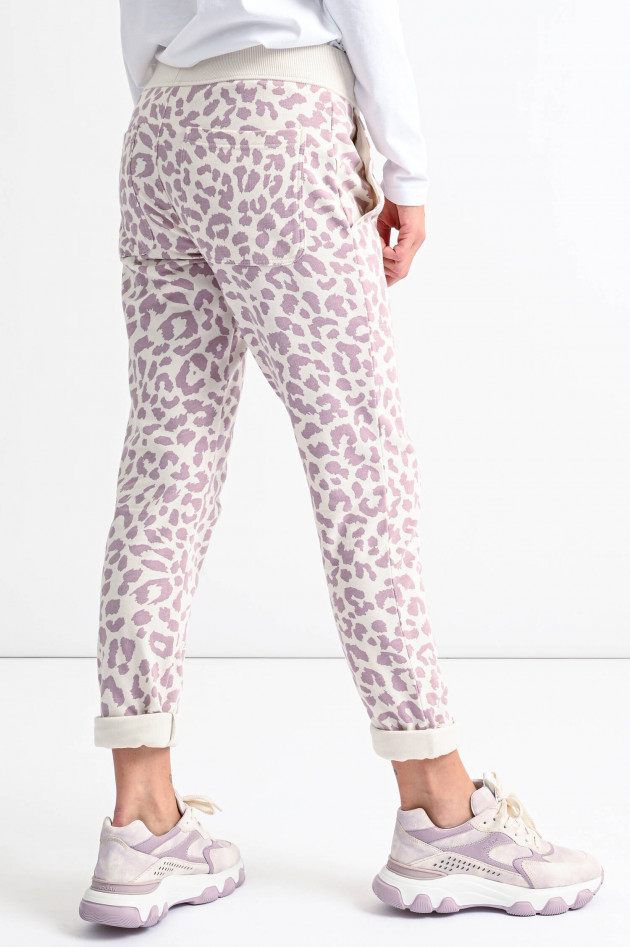 Juvia Relaxed Sweatpants im Leo-Design in Creme/Mauve