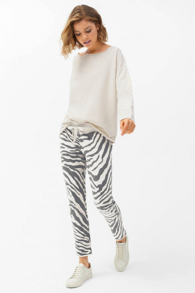 Juvia Slim Fit Sweatpants im Zebra-Design in Creme/Grau