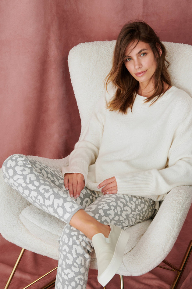 Juvia Sweatpants im Leo-Design in Grau/Weiß