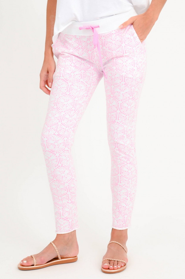 Juvia Sweatpants mit Allover Print in Weiß/Rosa
