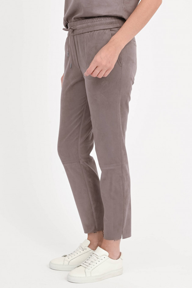 Juvia Hose aus Veloursleder Imitat in Taupe