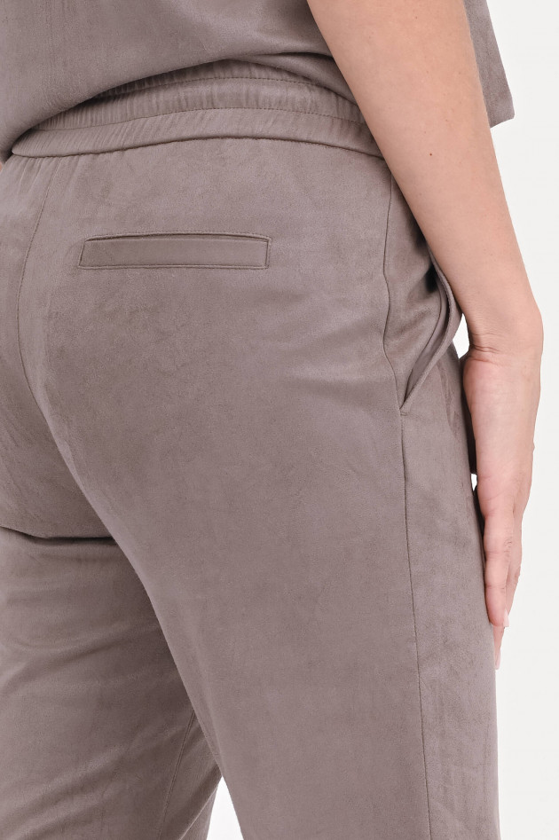 Juvia Hose aus Veloursleder Imitat in Taupe
