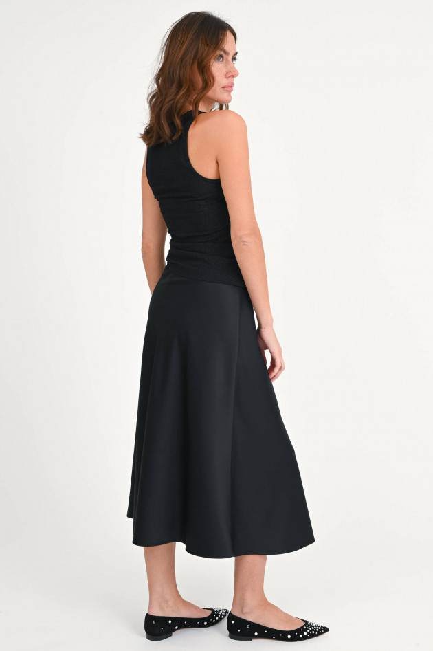 Juvia Satin Midi-Rock in Schwarz