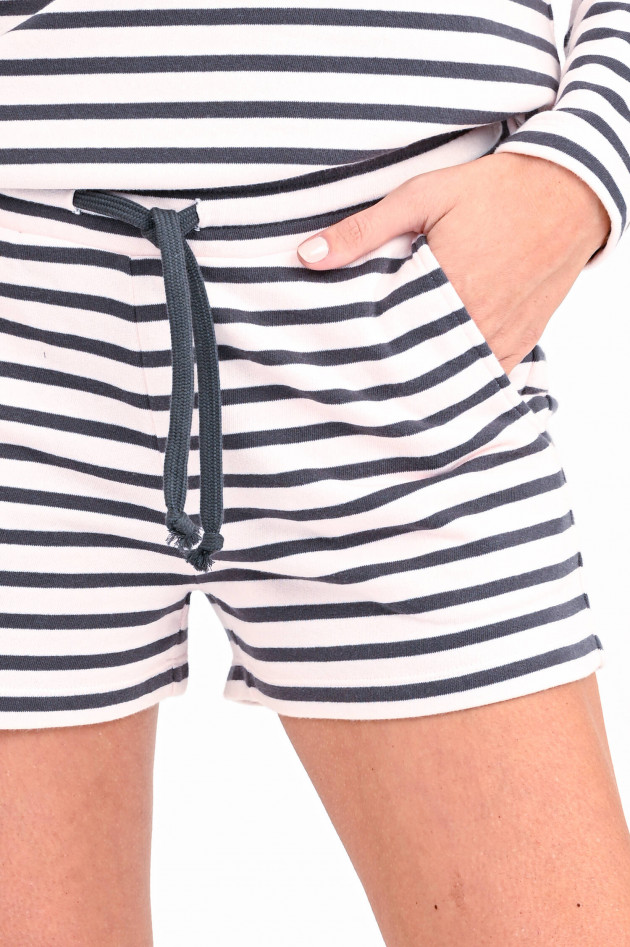 Juvia Gestreifte Shorts CLAIR in Hellrosa/Schwarz