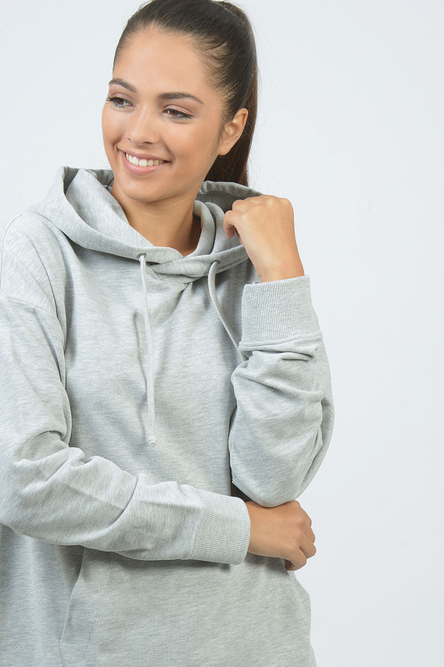 Juvia Sweatshirt mit Kapuze in Grau