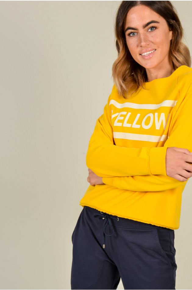Juvia Sweater mit Schriftzug in Gelb/Weiß