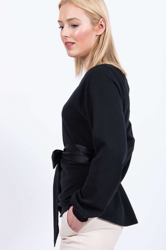 Juvia Sweater mit Satindetail in Schwarz