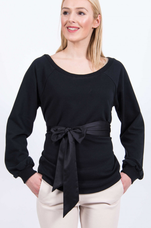 Juvia Sweater mit Satindetail in Schwarz