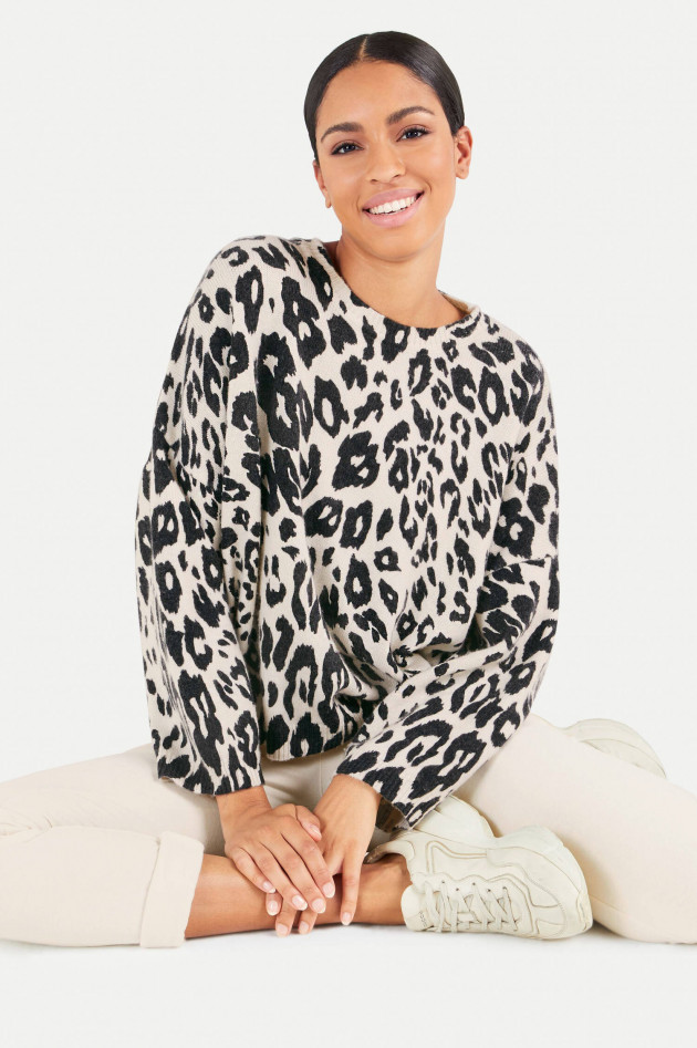 Juvia Strickpullover mit Animal-Print in Weiß/Schwarz