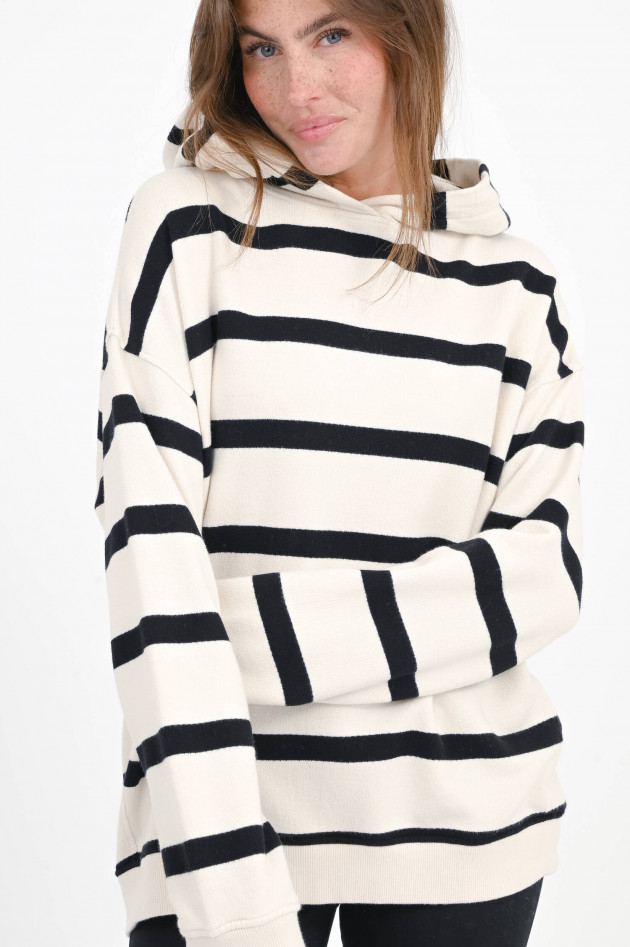 Juvia Gestreifter Kapuzenpullover in Schwarz/Creme