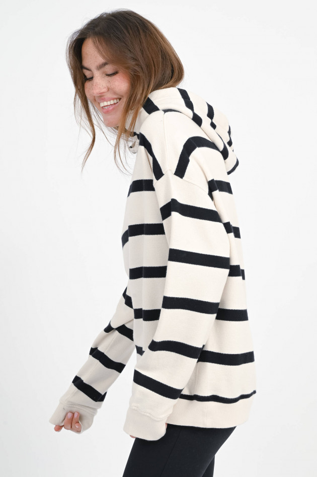 Juvia Gestreifter Kapuzenpullover in Schwarz/Creme