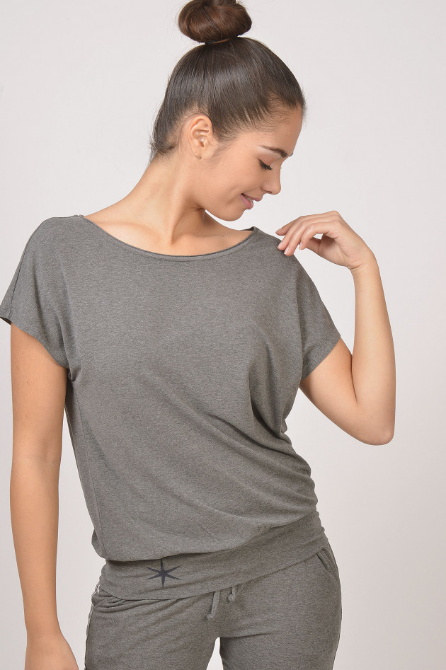 Juvia T - Shirt in Grau