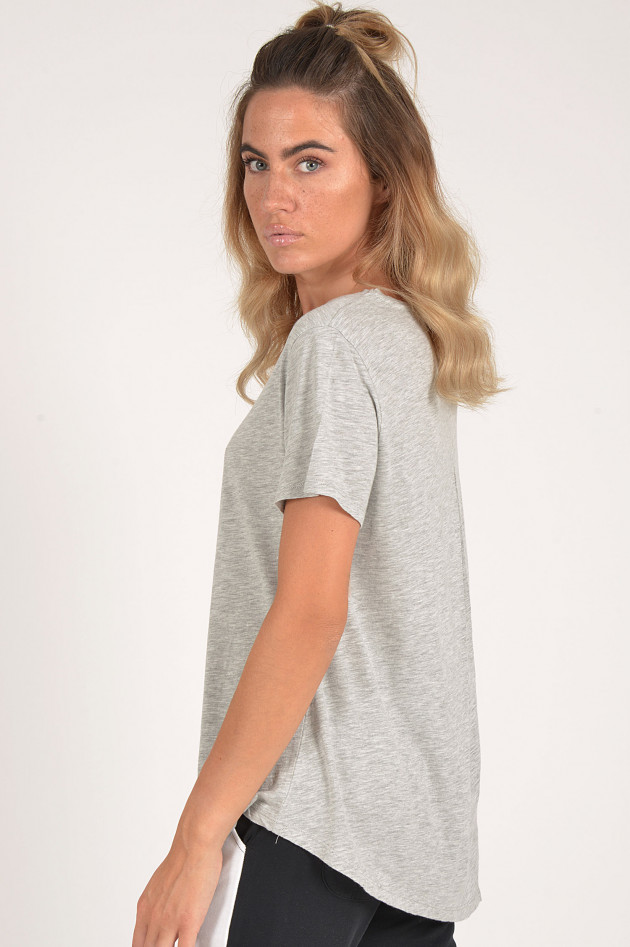 Juvia T-Shirt mit Kellerfalte in Grau