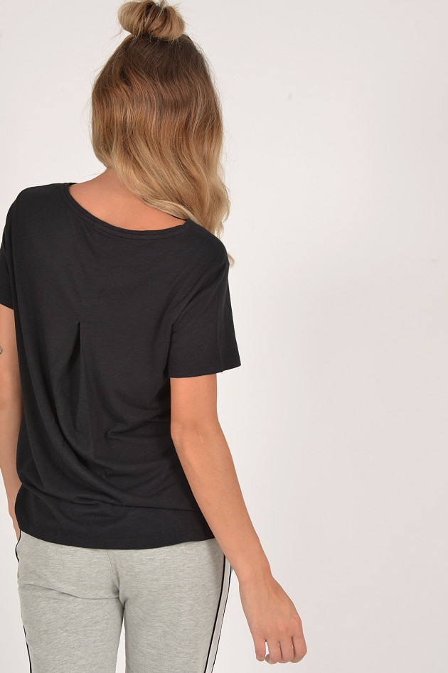 Juvia T-Shirt mit Kellerfalte in Schwarz