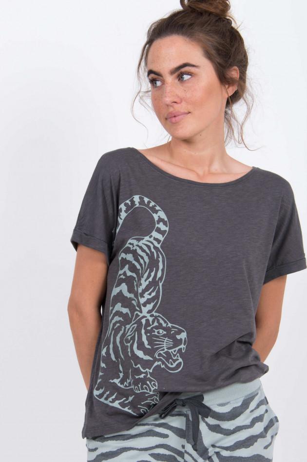 Juvia T-Shirt mit Tigerprint in Anthrazit
