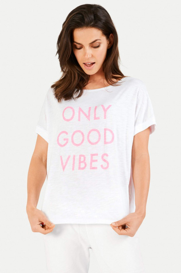 Juvia T-Shirt ONLY GOOD VIBES in Weiß/Pink
