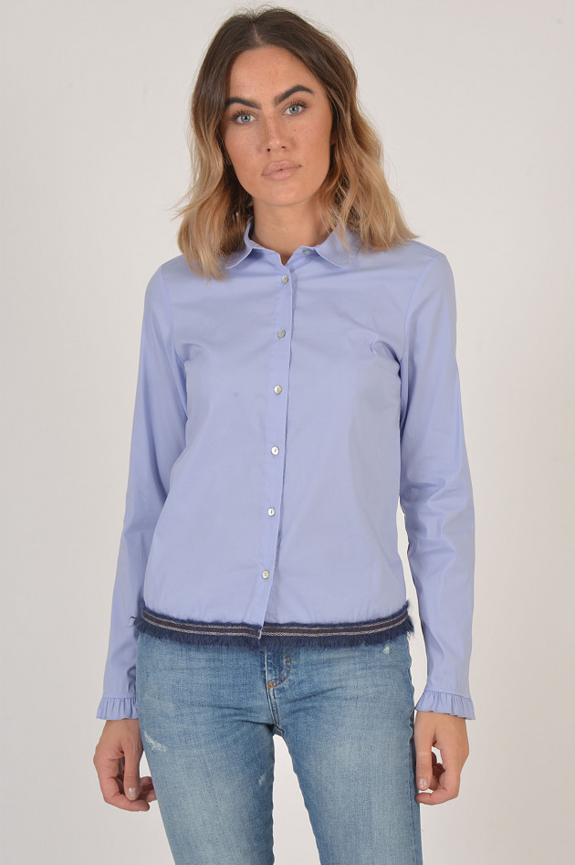 La Camicia Bluse mit dekorativer Borte in Hellblau