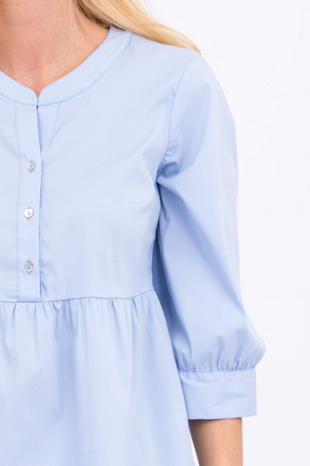 La Camicia Bluse mit Schößchen in Himmelblau