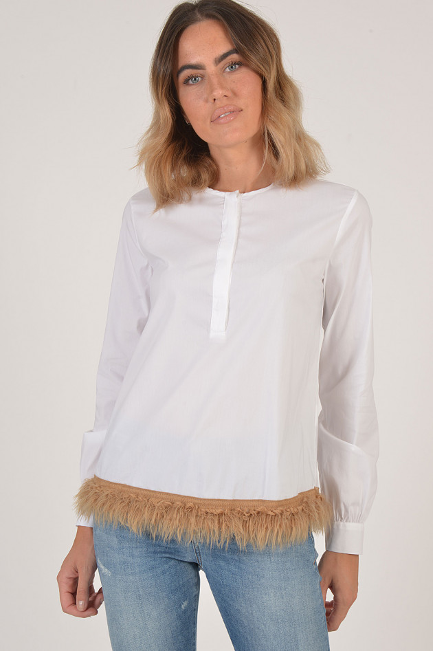 La Camicia Bluse mit Fellborte in Weiß/Camel