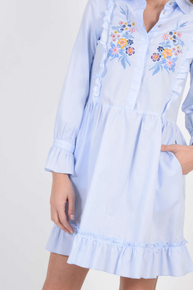 La Camicia Blusenkleid mit Rüschen und Stickereien in Hellblau