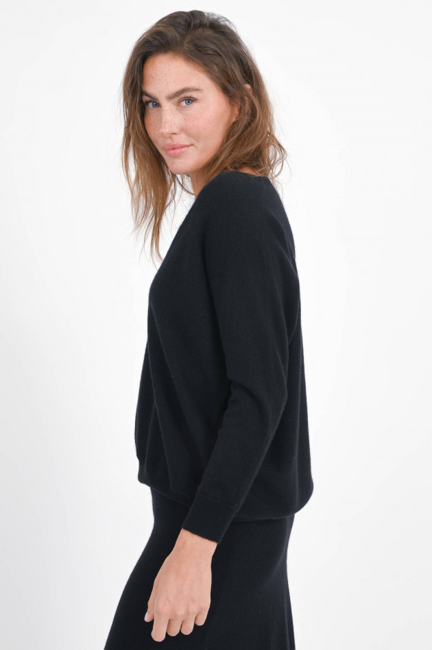 Lisa Yang Cashmere-Pullover mit V-Neck in Schwarz