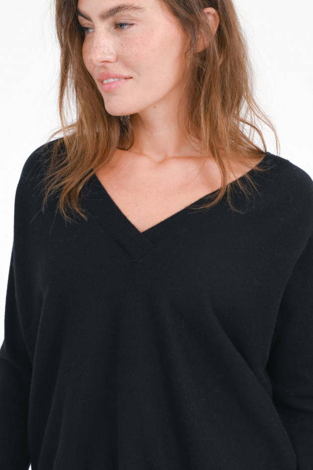 Lisa Yang Cashmere-Pullover mit V-Neck in Schwarz