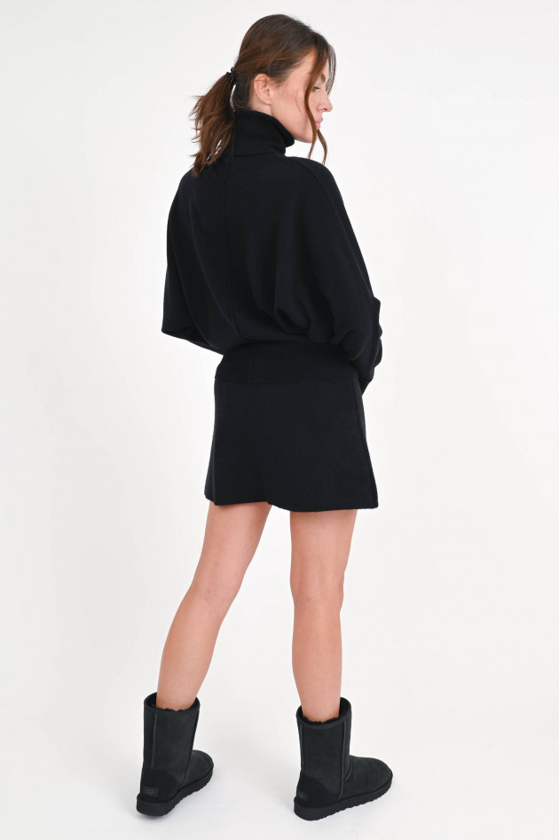 Lisa Yang Rollkragenpullover in Schwarz