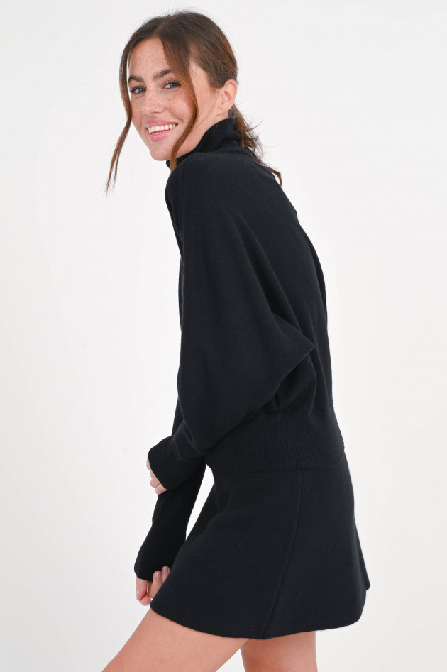 Lisa Yang Rollkragenpullover in Schwarz
