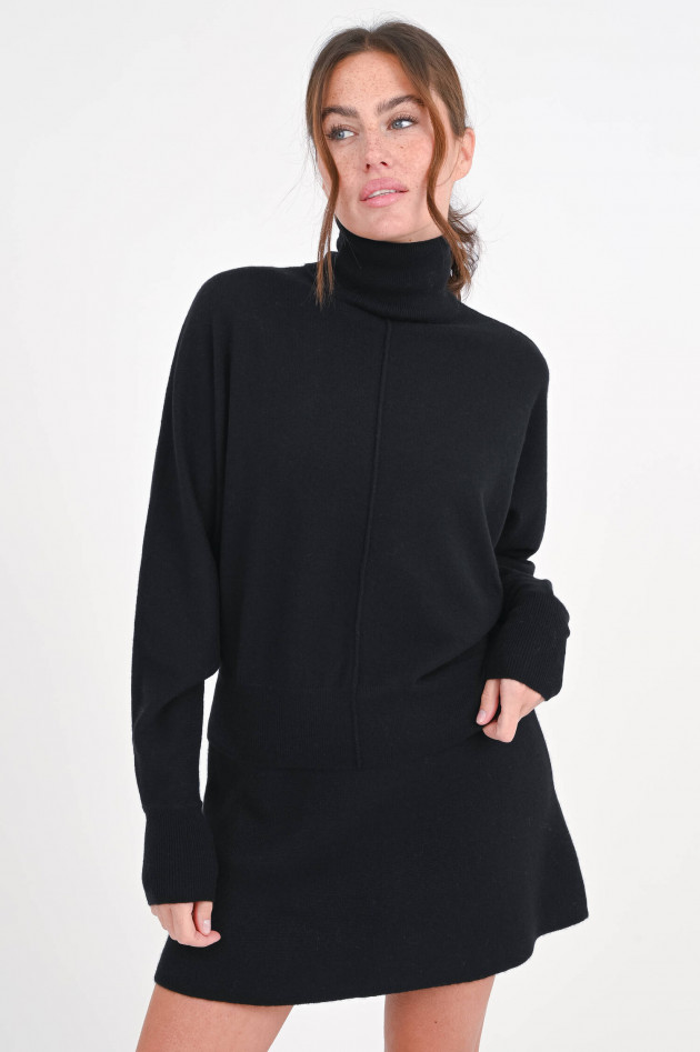 Lisa Yang Rollkragenpullover in Schwarz