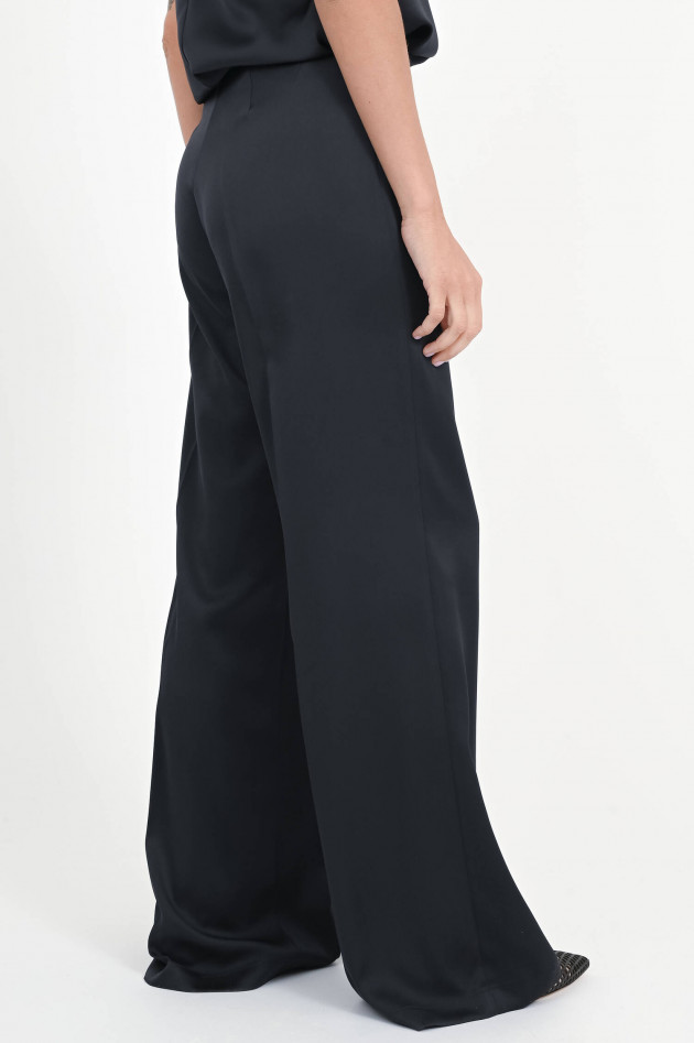 Love Birds Hose in Satin-Optik in Notte