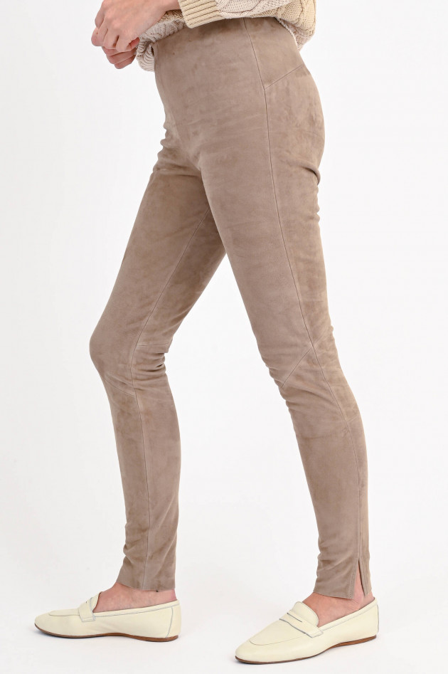 Love Birds Slim Fit Velourslederhose in Taupe