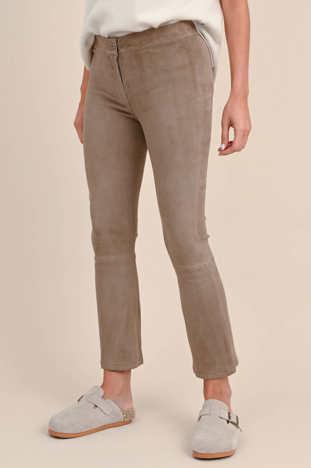 Love Birds Flared Velourslederhose in Taupe