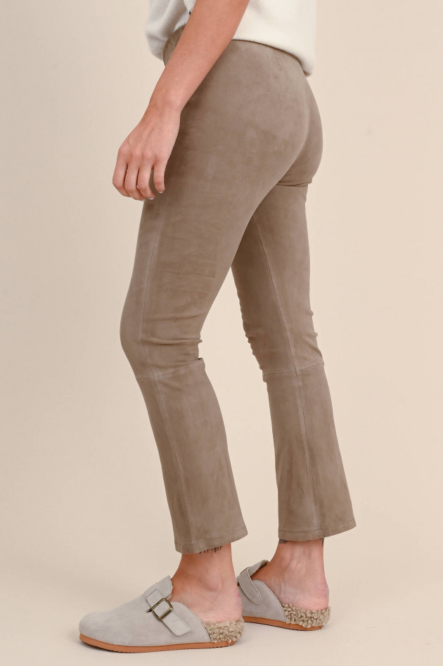 Love Birds Flared Velourslederhose in Taupe