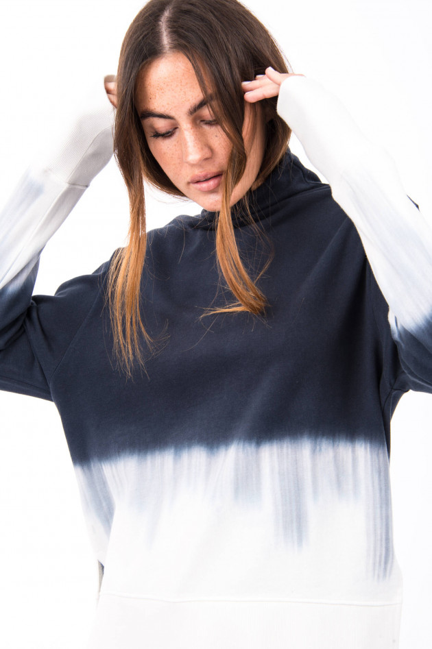 Love Joy Victory Sweater mit Farbverlauf in Blau/Weiß