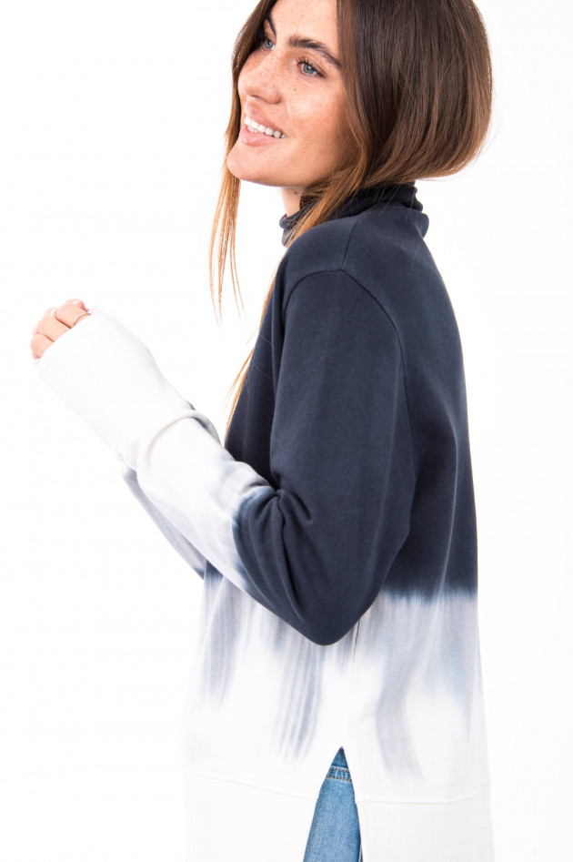 Love Joy Victory Sweater mit Farbverlauf in Blau/Weiß