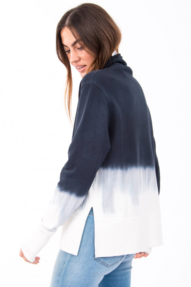 Love Joy Victory Sweater mit Farbverlauf in Blau/Weiß