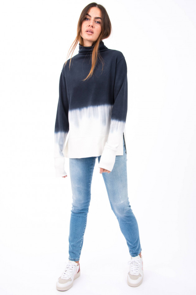 Love Joy Victory Sweater mit Farbverlauf in Blau/Weiß