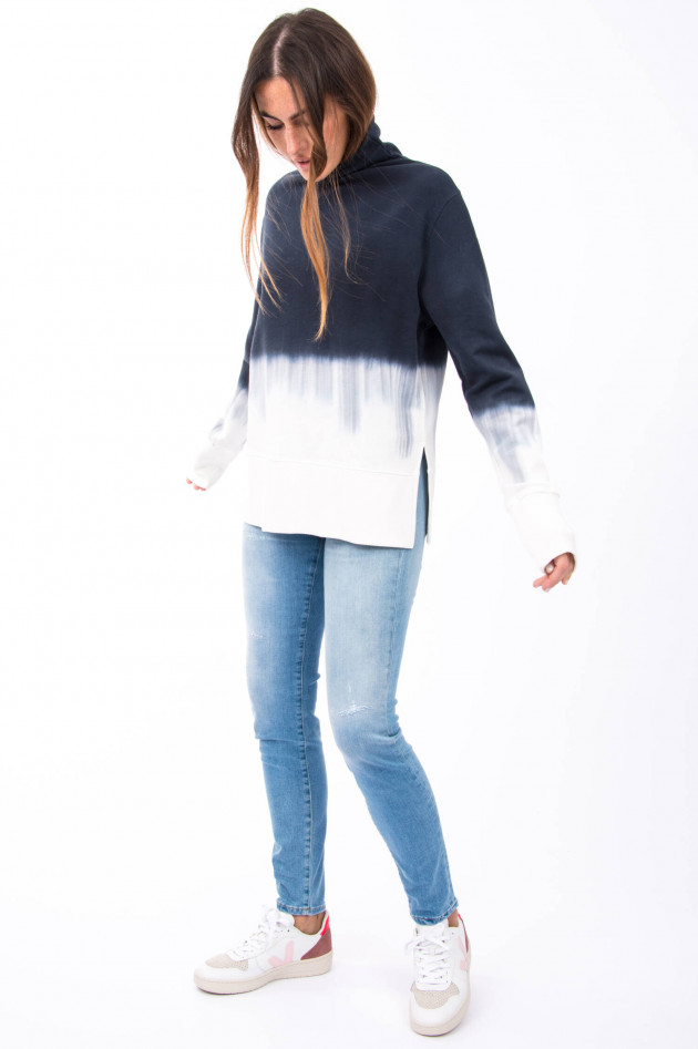 Love Joy Victory Sweater mit Farbverlauf in Blau/Weiß
