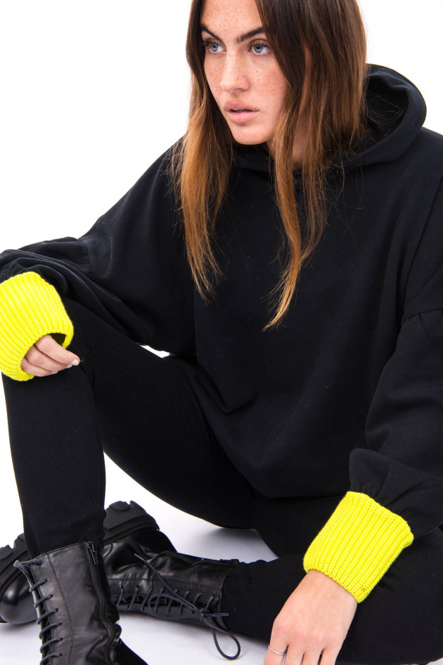 Love Joy Victory Hoodie mit Ballonärmel in Schwarz